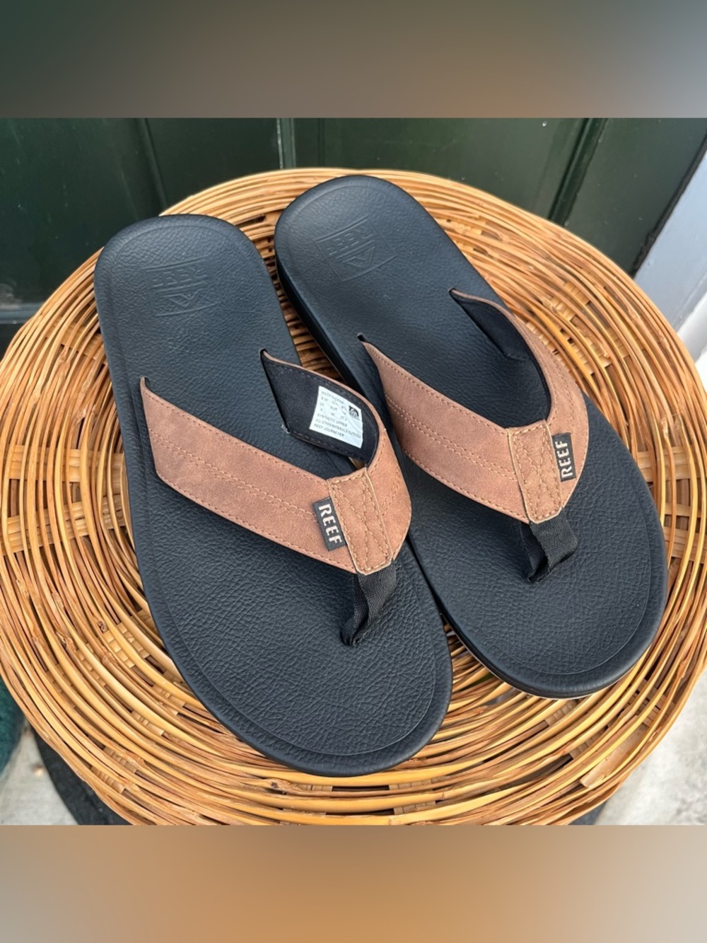 Reef Men’s 9 Black Footbed with Brown Strap Flip Flops Sandals